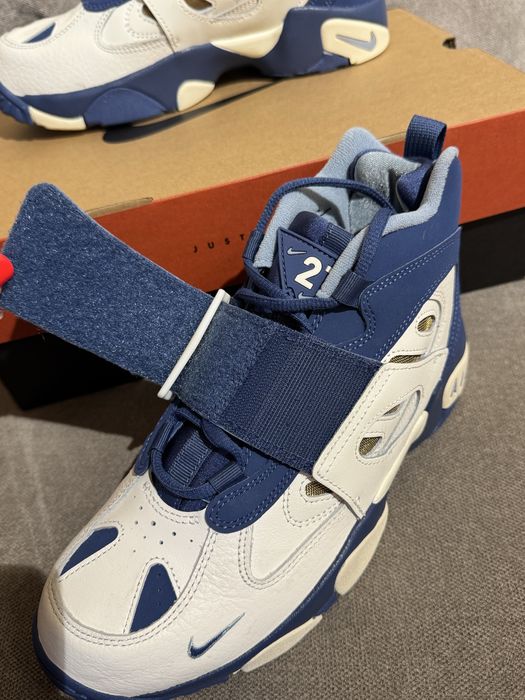 Нові шкіряні кросівки Nike, розмір 40 (7Y)