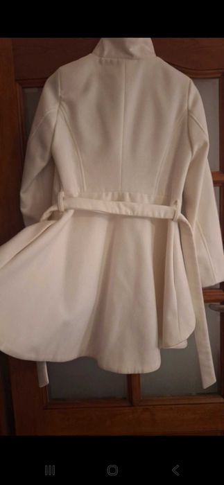 Biały płaszczyk ślubny narzutka