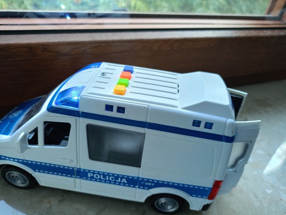 Policja z dźwiękiem i światłami