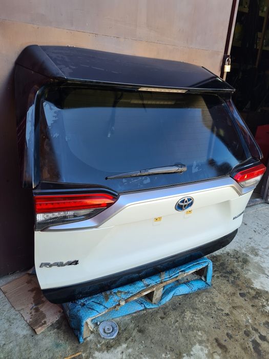 Кришка багажника на Toyota RAV4 19-24 Тойота Рав4
