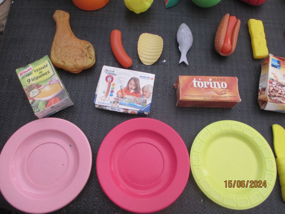 Brinquedos-40 peças plástico de prod.alimentares, talheres e loiça III