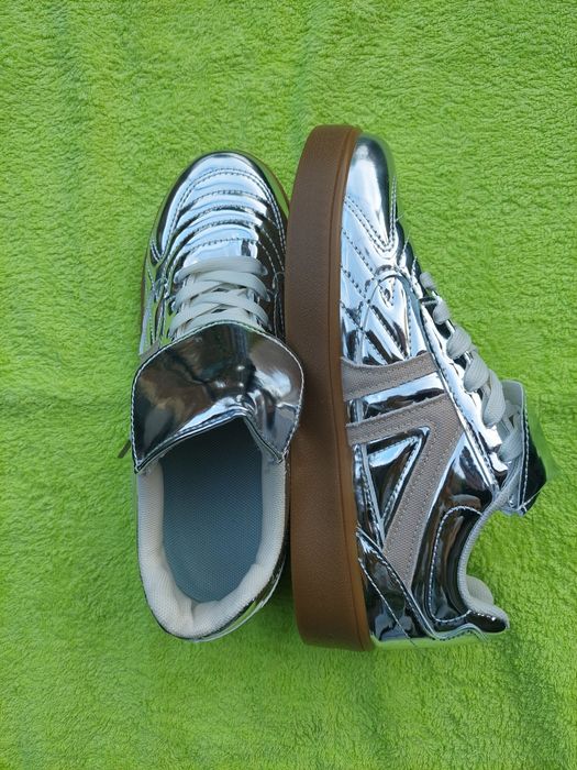 Sneakersy damskie z błyskiem
