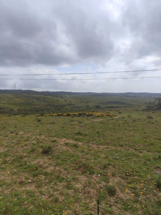 Terreno junto a urbanização altos da Raposeira.