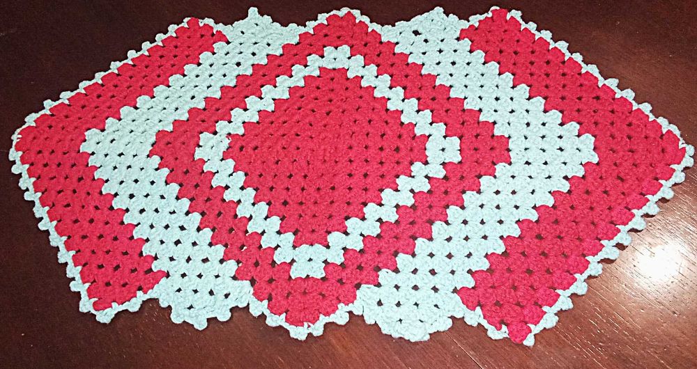 centro de mesa em crochê feito à mão