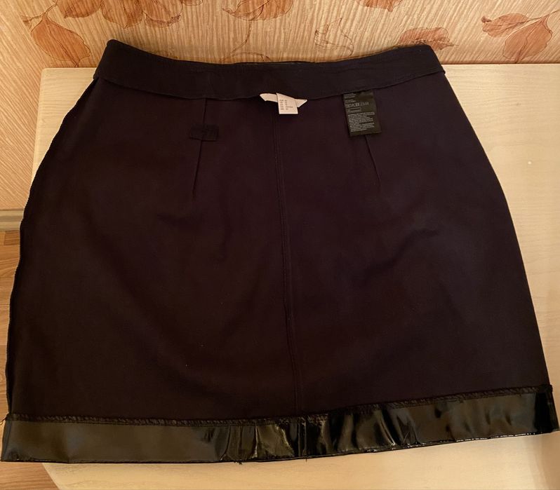 Лакова спідничка H&M