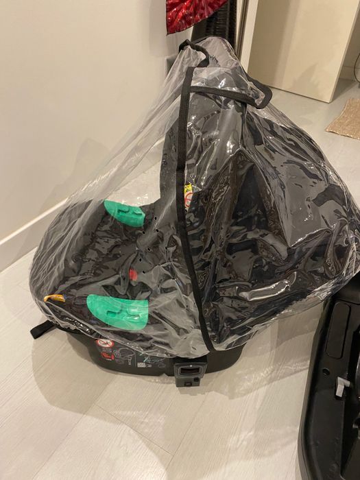 Vendo ovo Chicco, com isofix com pé e capa de chuva