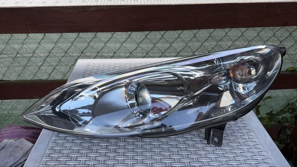 Reflektor Peugeot 407 lewy (kompletny, ksenon)
