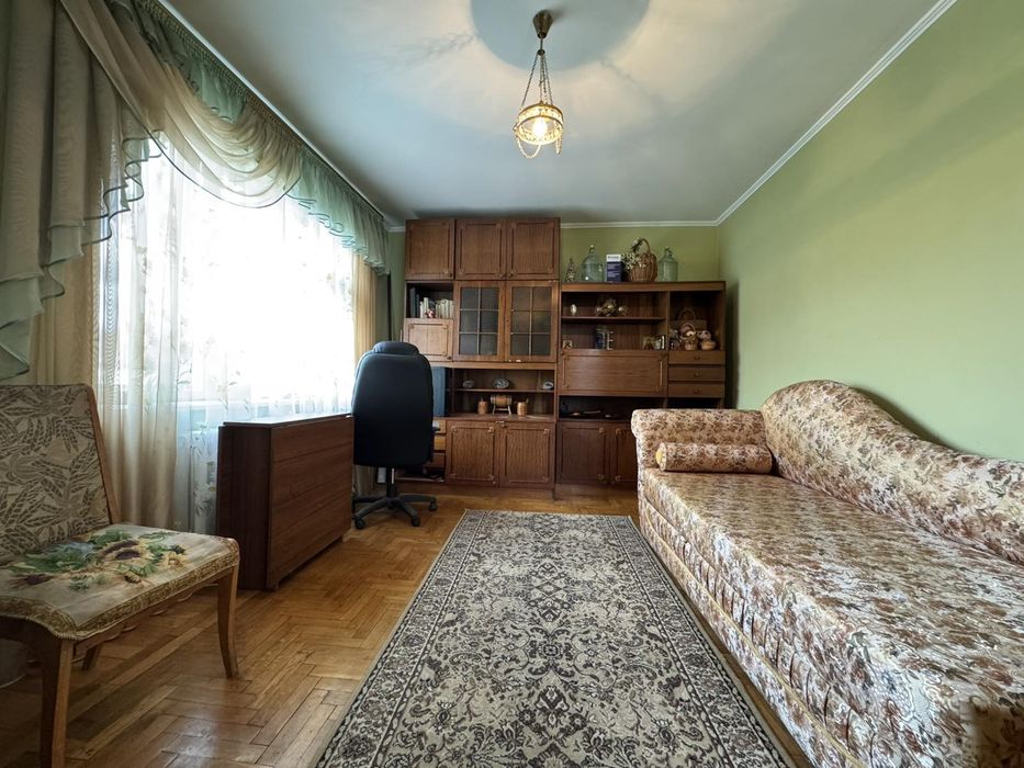 Продаж будинку для великої родини