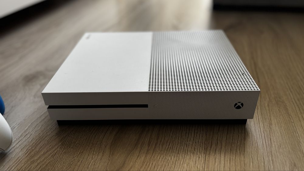 xbox one + dwa pady + 15 gier