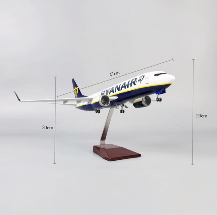 Ryanair Boeing 737-800 com luzes led na cabine, escala 1/067