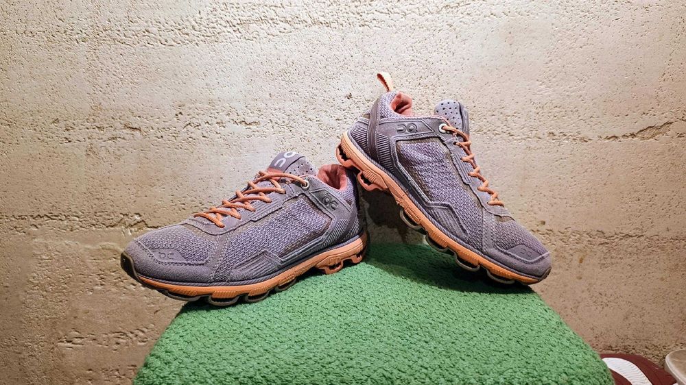 Buty do biegania ON CLOUDRUNNER r.37,5 stan bardzo dobry