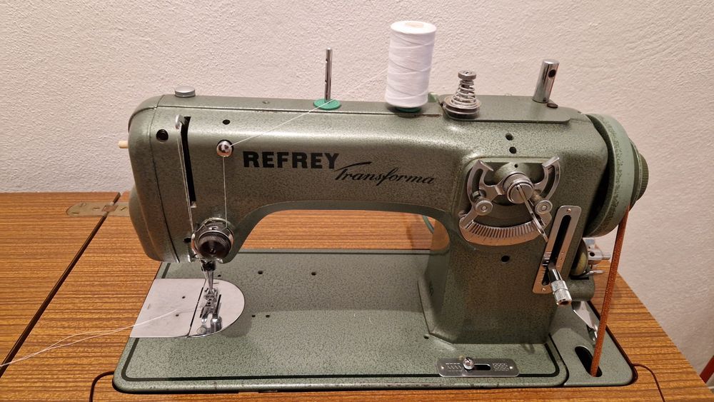 Máquina de Costura Refrey