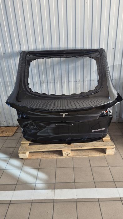 Tesla Y кришка багажника ляда