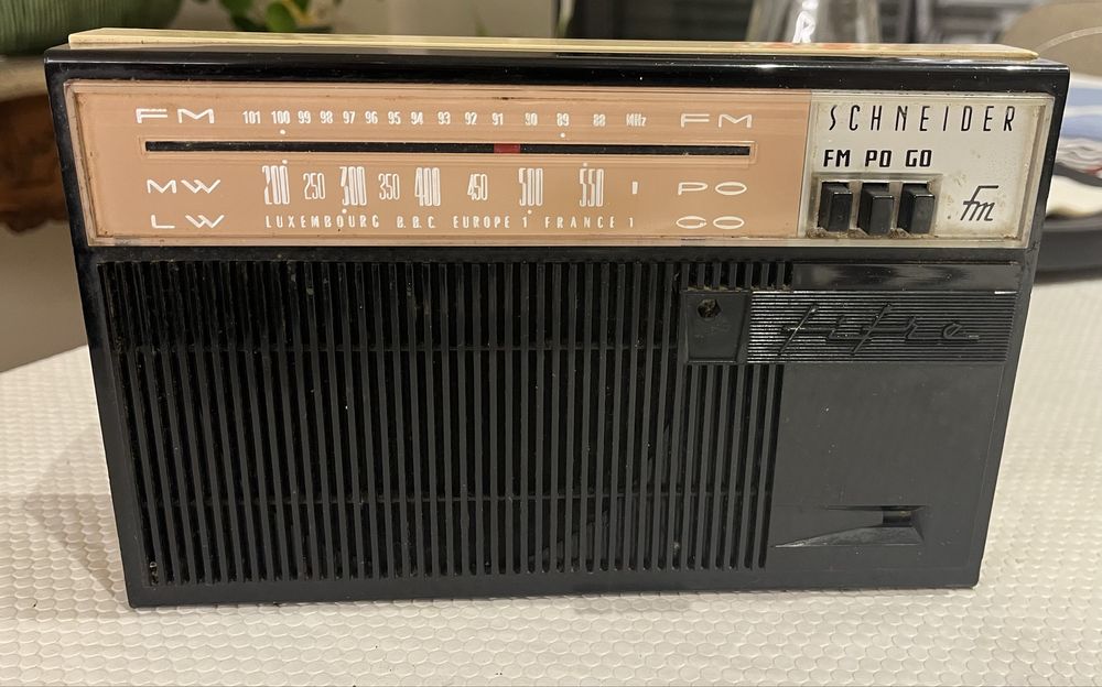 Esta ao de radio SCHNEIDER FM