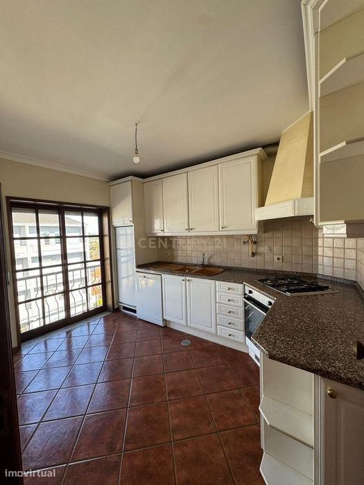 Apartamento T3 em Mira com garagem fechada