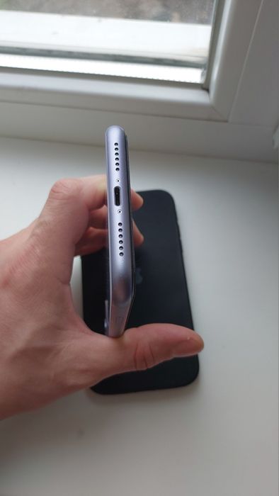 Продам iPhone 11 128