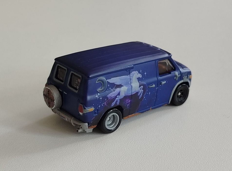 Hot Wheels Disney Guinevere Van Premium