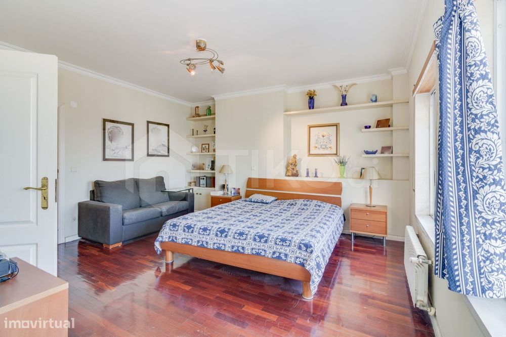 T4 com 209 m², vista 360º, sol todo o dia e garagem de 78 m² | Corroio