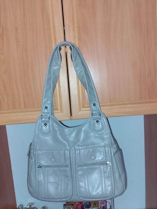 Сумка жіноча сірого кольору,в ідеальному стані, нещодавно куплена.