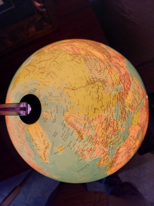 Globo Escolar iluminado