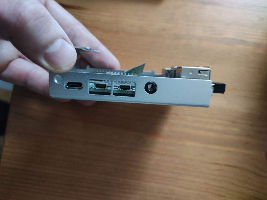 Komputer radxa rock pi 4c+ jak raspberry pi z akcesoriami zigbee