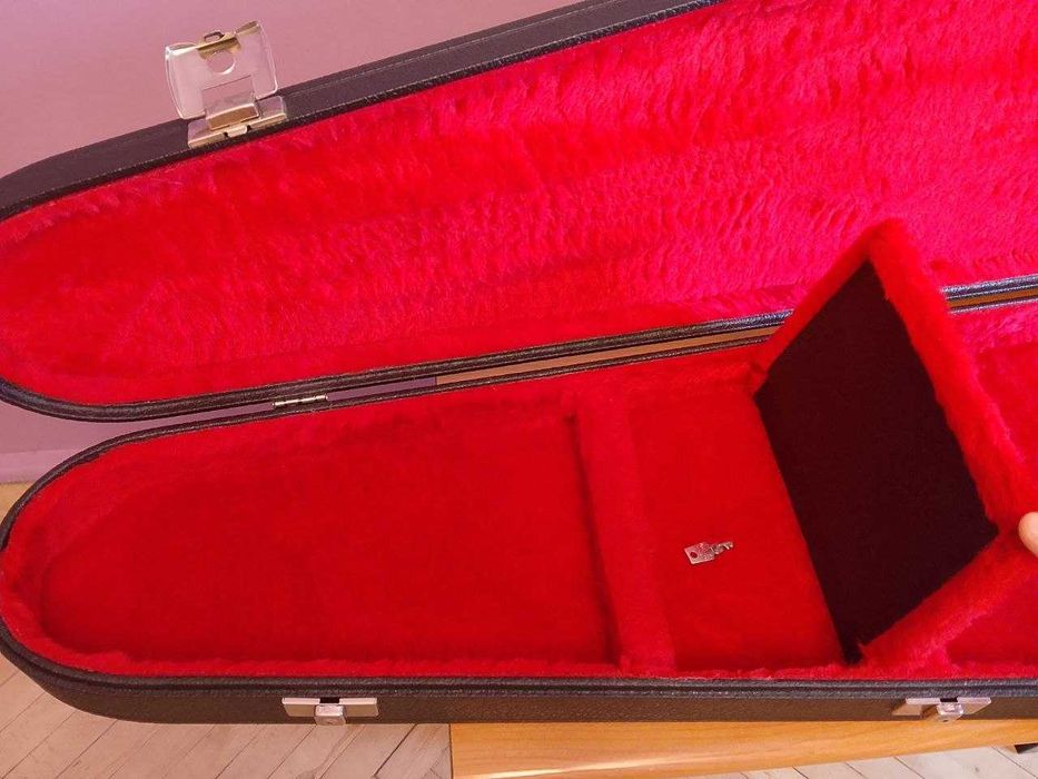 Twardy futerał na gitarę basową