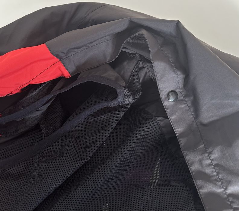 Casaco / colete corta-vento preto e vermelho BERG cycles