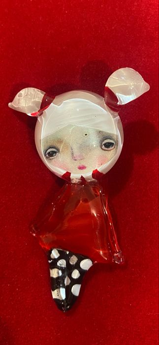 Szklana broszka Misiuro