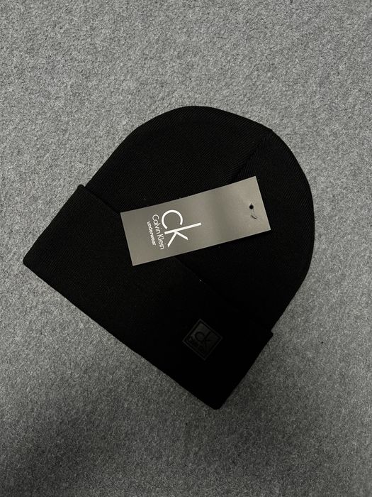 Стильна шапка Calvin Klein