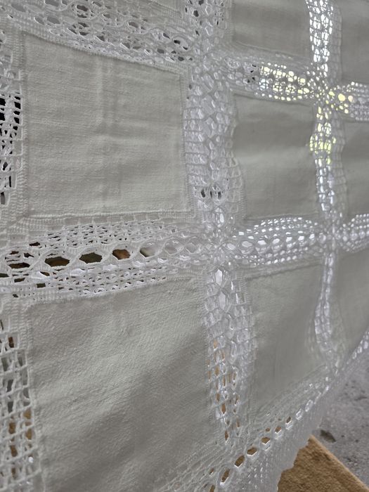 Toalha crochet e linho