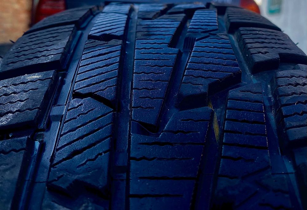 Ціна за ВСЕ (Диски Aez з резиною 205/60R16)