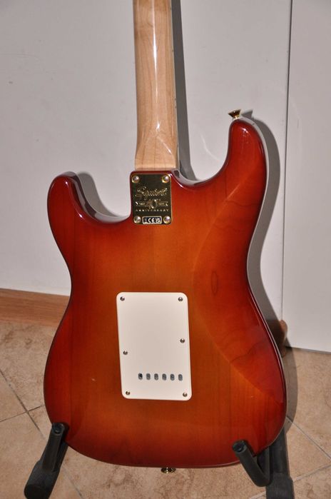 Fender Squier 40th Anniversary Strat SSB Limited Edition.