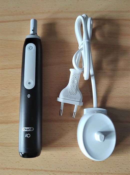 Szczoteczka Magnetyczna - Oral-B iO4 Black