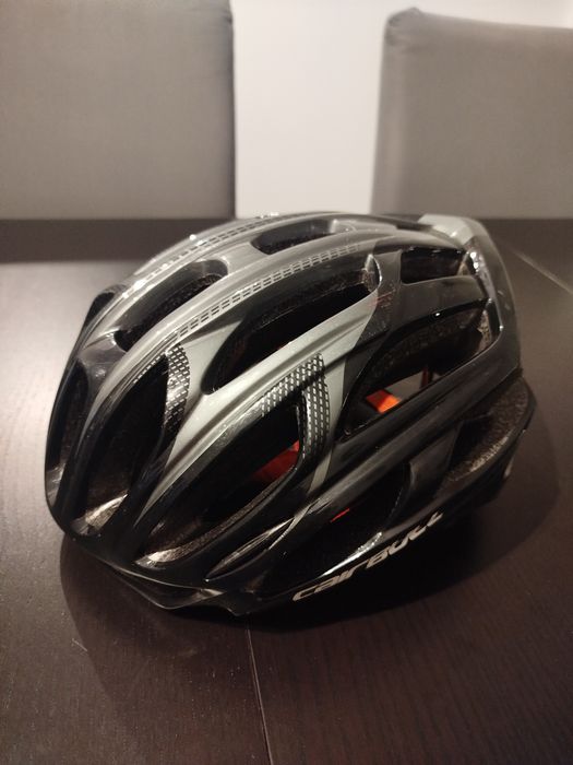Vendo capacetes usados