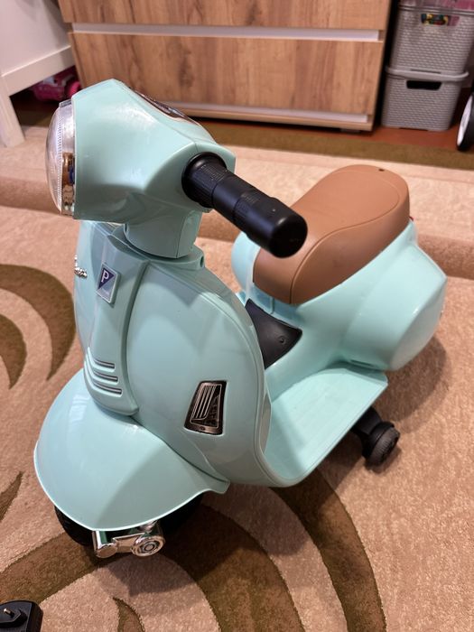 Скутер дитячий Vespa в чудовому стані