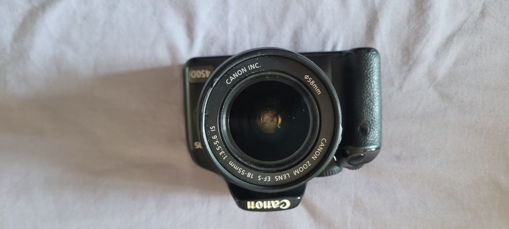 Камера,Canon EOS 450D с объективом EF-S 18-55mm IS.