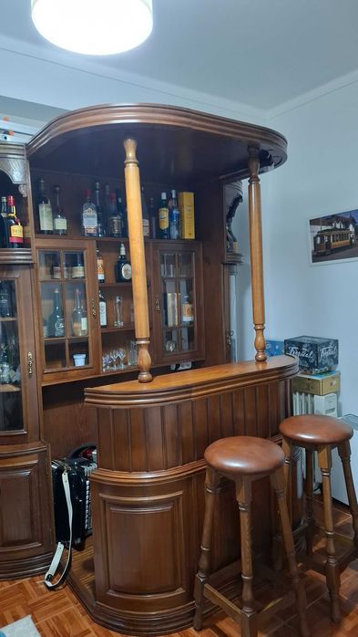 Bar madeira maciça (aos burlões, não percam tempo)