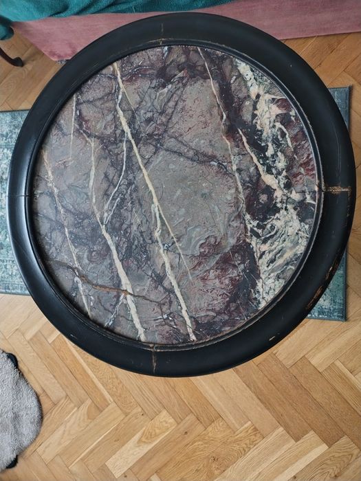 Stół z marmurowym blatem