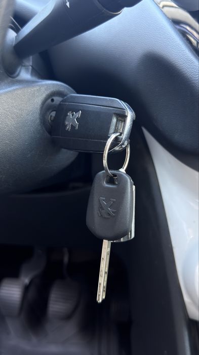 PEUGEOT 208 / 2019