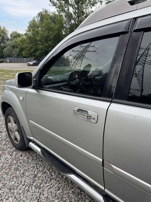 Продам Нісан т 30 2005 р автомат ,2,5 газ /бенз