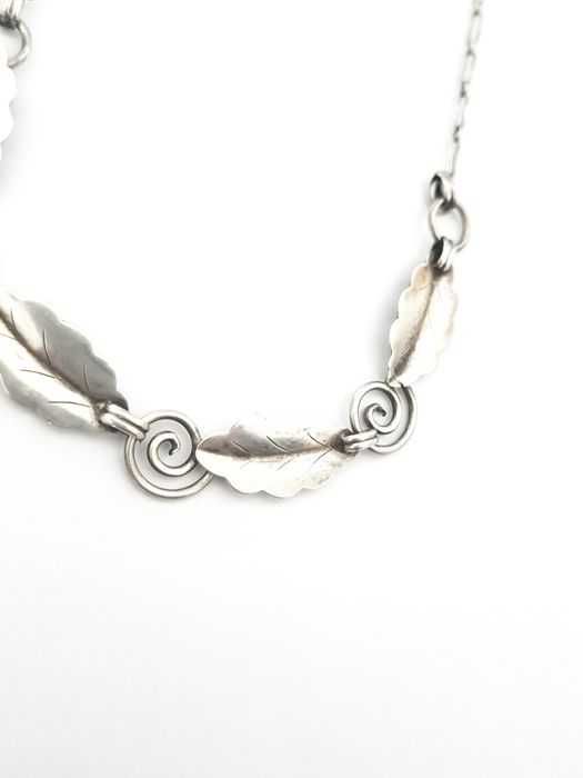 Bonito Colar -  em Prata - como Novo