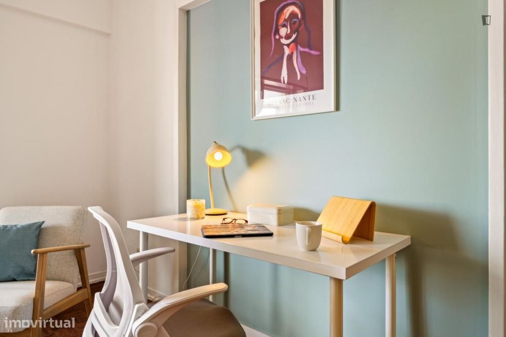 Quarto - localizado em Campolide Lisbon