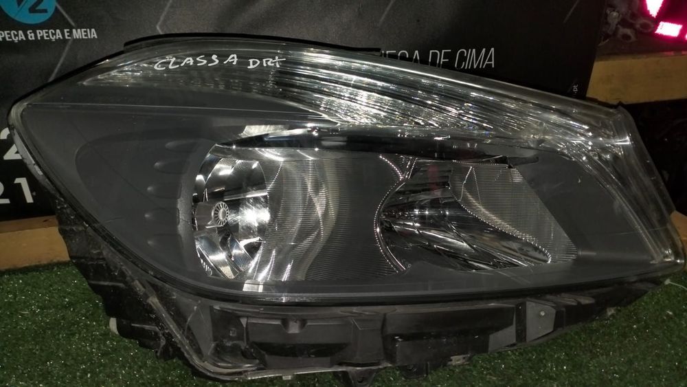 Farol frente direito Mercedes Class A de 2015
