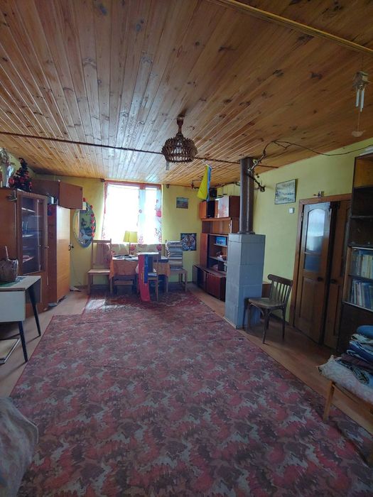 Компактний будинок біля озера