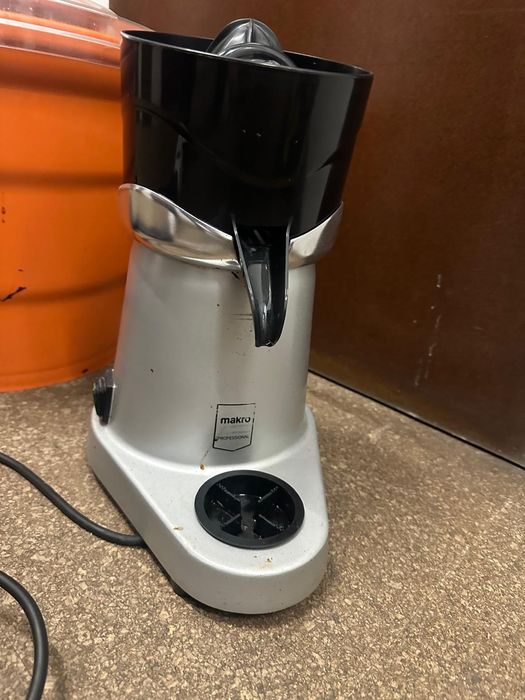 Expremedor profissional de citrinos.