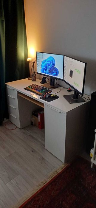 biurko stan bardzo dobry , solidne biały połysk FAKTURA , dowóz poznań