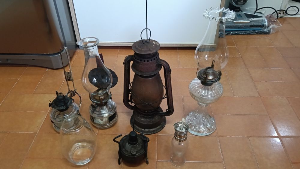 Conjunto de candeeiros antigos