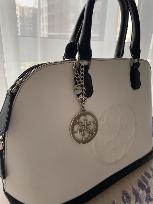 Продаю сумку Guess