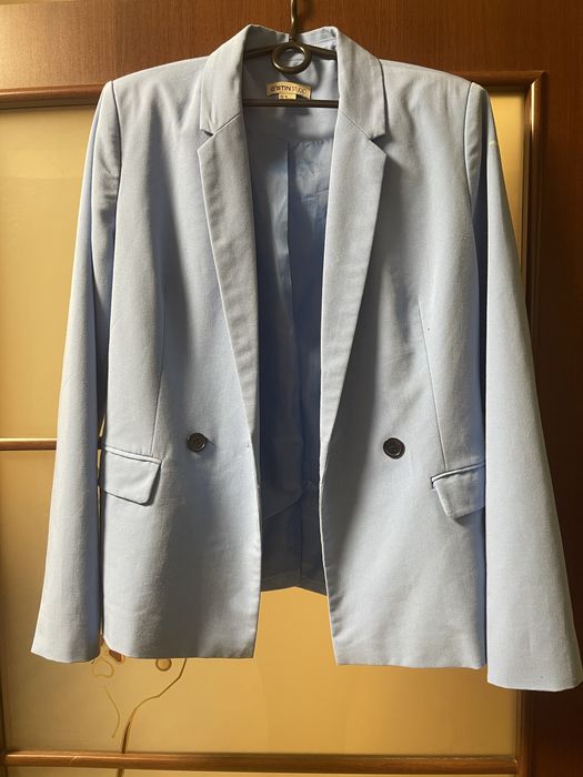 Піджак блакитного кольору