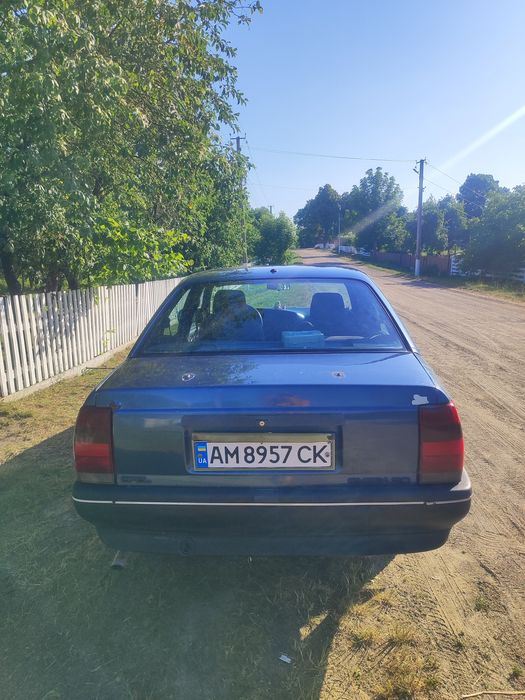 Продам  автомобіль OPEL Omega b